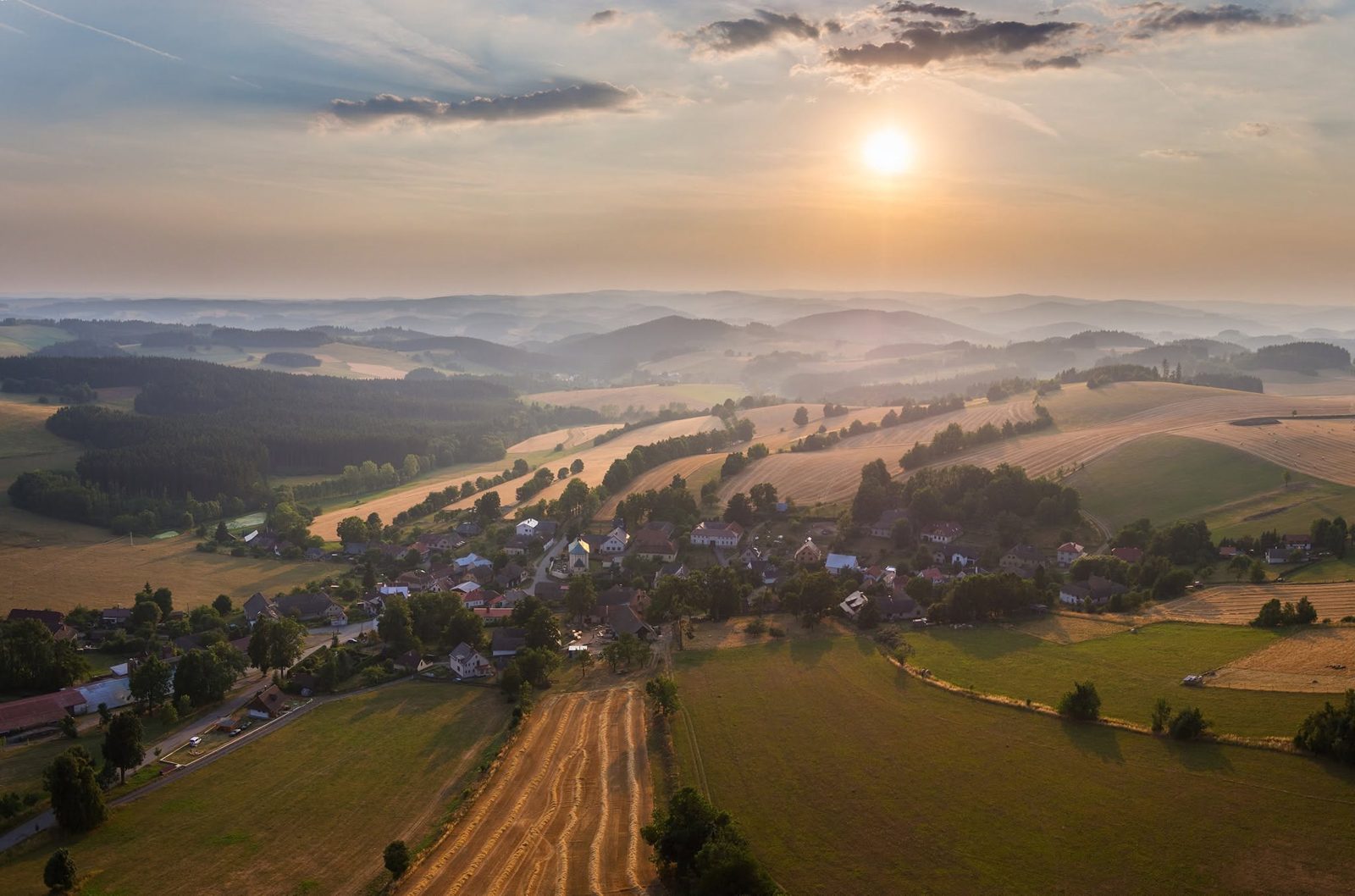 Krajina Vysočiny při západu slunce